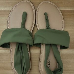 FABRIC T-STRAP SANDAL (WW)